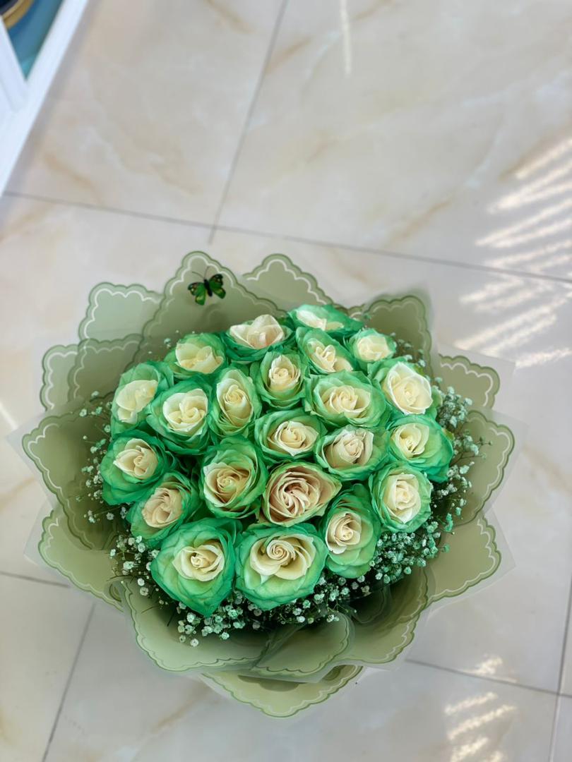 Enchanted Emerald Rose Bouquet: Lucky Green & White Blooms