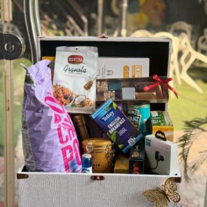 Elite Morning Signature Gift Trunk – Luxury Breakfast Hamper with Tetley Tea, Elvira Granola & Gourmet Treats in Textured White Chest